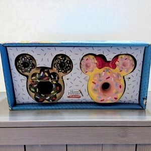 NEW Disney Mickey & Minnie Mouse Donut Salt and Pepper Shaker Set